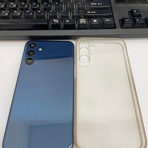 갤럭시M15 와이드7 블루 128GB 무잔상 상태좋은 중고14만팝니다.