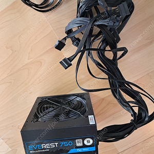 EVEREST 750W 중고파워 서플라이 /상태 좋음/ 1개정리