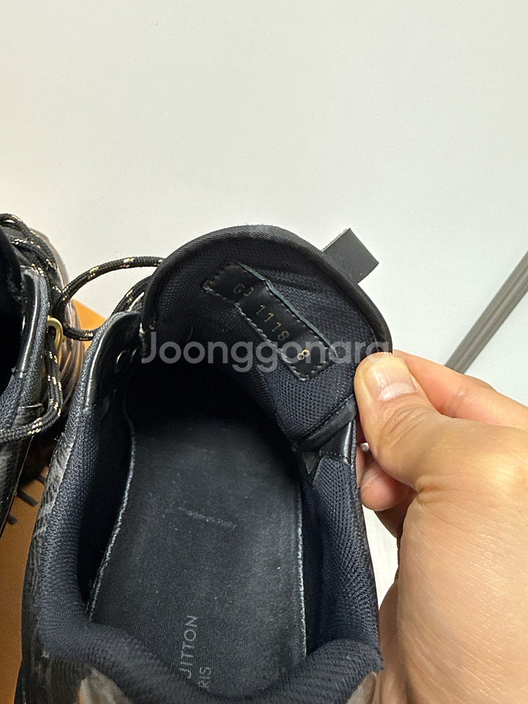 정품 루이비통 모노그램 런어웨이 펄스 스니커즈 8사이즈...--7