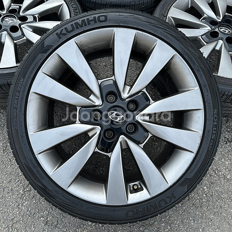 I30 18인치 중고 휠타이어 세트 팔아요 225 40 18--1