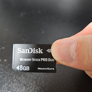 메모리스틱 듀오 8GB 팝니다 [택배비 무료]
