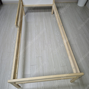 이케아 IKEA 싱글 LUROY 침대입니다.