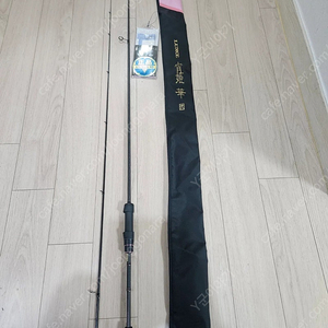 각종루어낚시대 염월엑스튠// 가마가츠 소희화 //리얼피네스 프로토 // 코우가 IC150aPL좌핸들 해동카리스마 아이스박스 70리터 초보용 볼락셋 틱트 미니멀리즘 뜰채