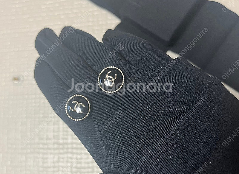 샤넬 블랙 귀걸이--1