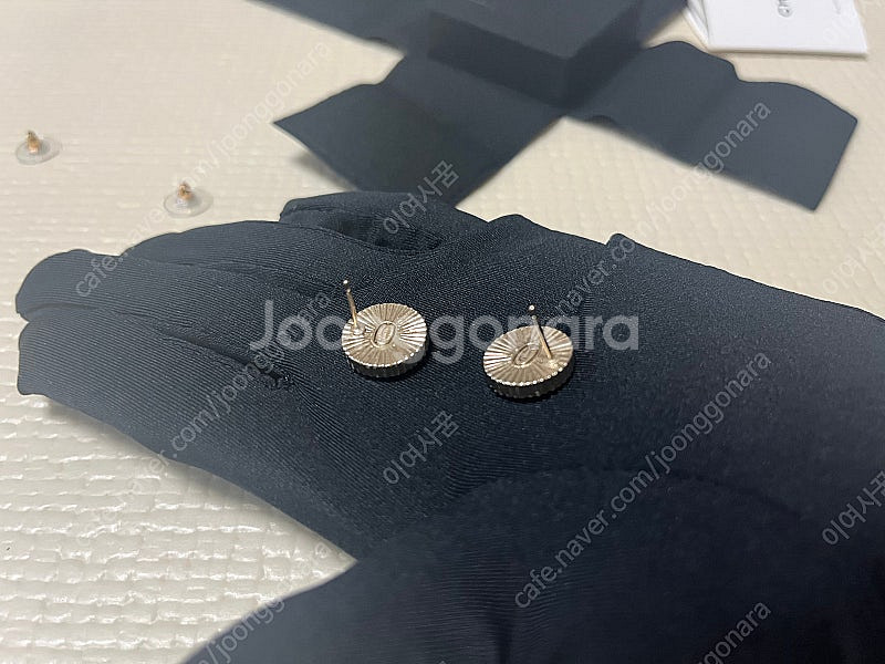 샤넬 블랙 귀걸이--3