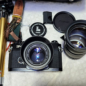 CANON F-1(A급,1980기념카메라),625배터리 전기능정상,FD렌즈2개양호 50/1:1.4 35~105/1:3.5,가죽가방.