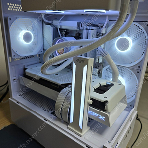 XFX 라데온 RX 7900 GRE 화이트 그래픽카드