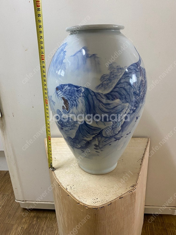 역동적인 호랑이가 있는 백자도자기--9