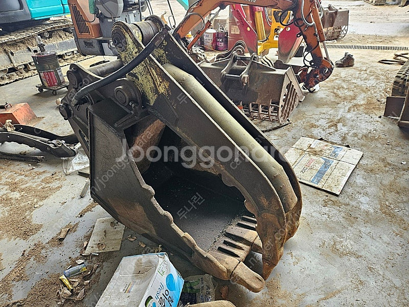 06 고정식돌집게 돌집게 대한 중고굴삭기 어태치먼트--1
