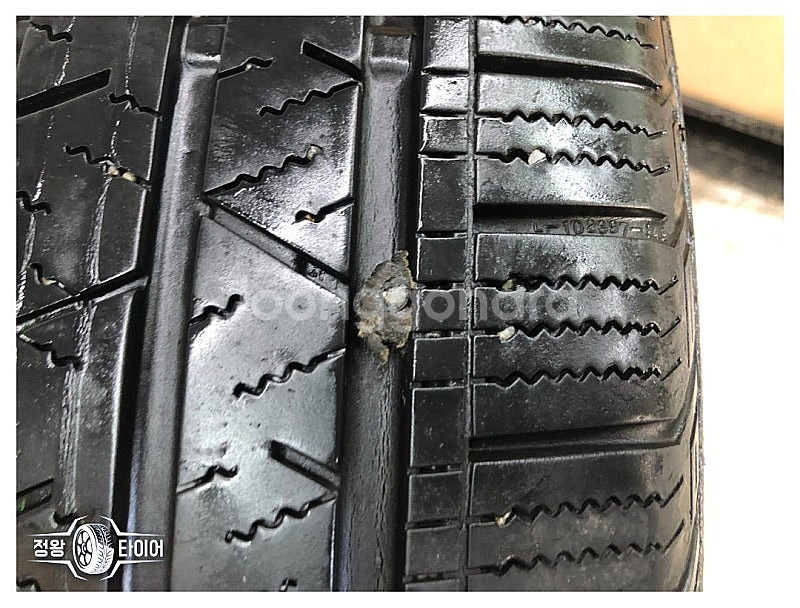 중고타이어 콘티넨탈 LX스포츠 235/55R19 쏘렌토--7
