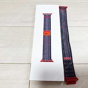 애플 정품 46mm 블루/레드 나이키 스포츠 루프 (MXU43FE/A)