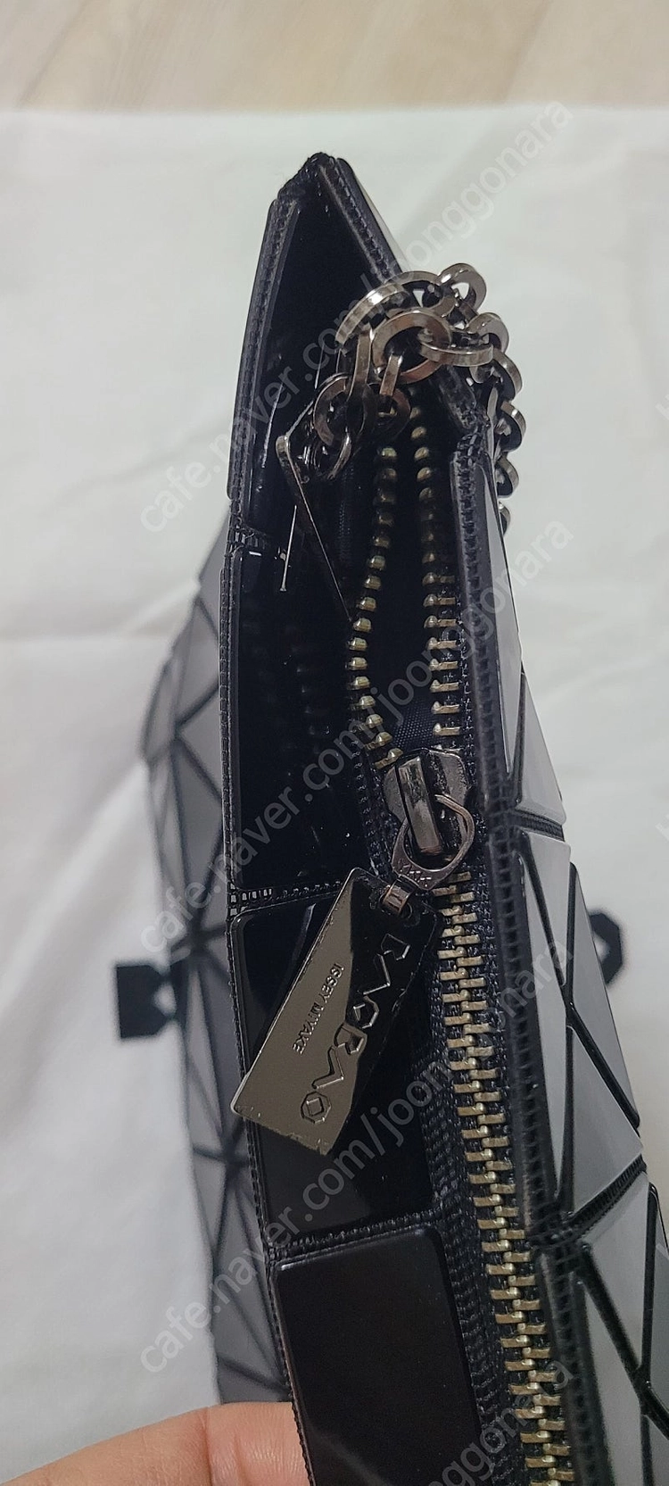 바오바오 클러치겸 크로스백 블랙 유광(상태좋음) 이미지