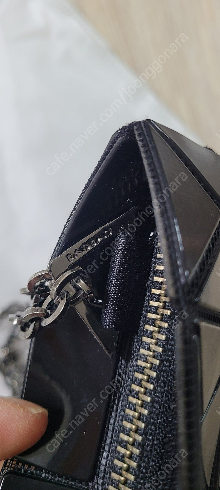 바오바오 클러치겸 크로스백 블랙 유광(상태좋음) 이미지