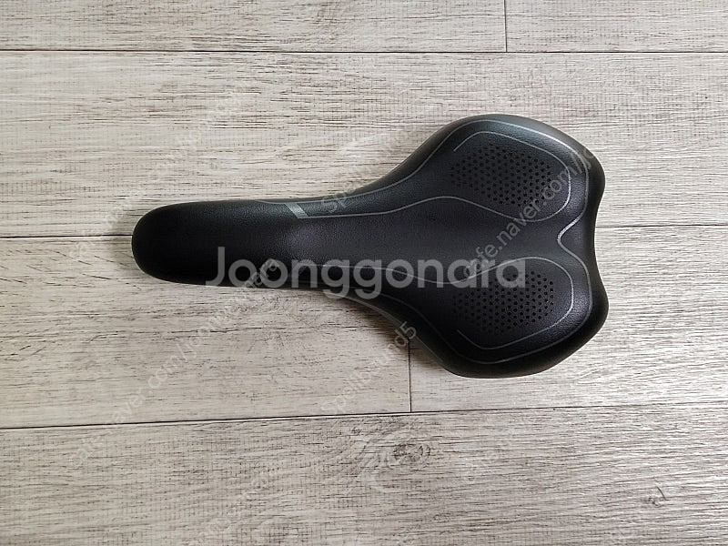 셀레로얄 안장 판매합니다.--1