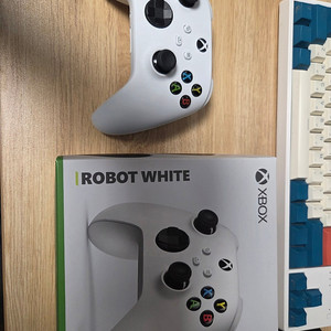 엑스박스 XBOX 4세대 컨트롤러 패드 화이트 단순개봉 새제품 팝니다