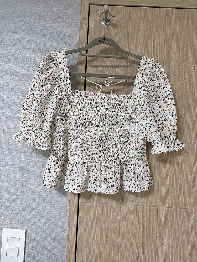 에잇세컨즈 플라워 퍼프 블라우스--0
