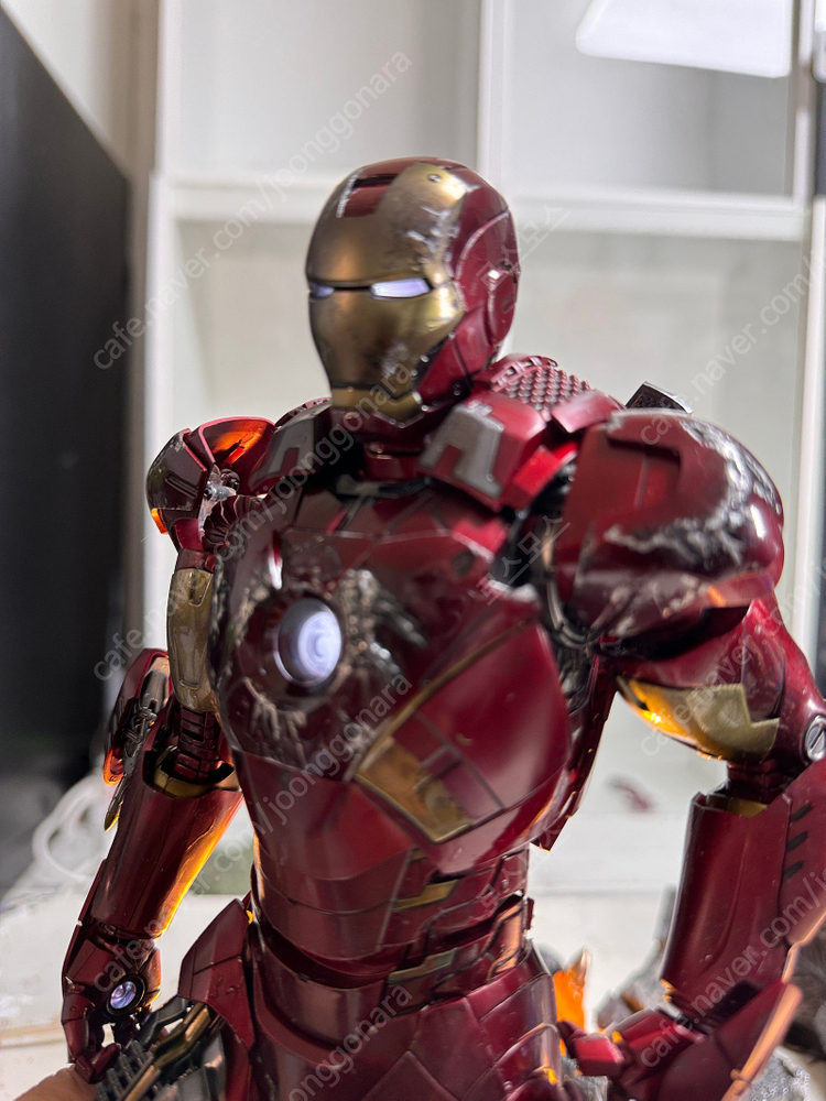 핫토이 마크7 다이캐스트 커스텀(LED 리페)및 기타 아이언맨 헬름 팝니다. 이미지