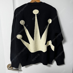 스투시 벤트 크라운 스웨터 니트 블랙 L 사이즈 새제품 팝니다. Stussy