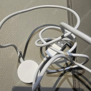 애플워치 se 나이키버전 44mm 팝니다.