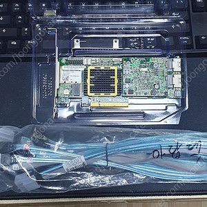 Adaptec RAID 카드 5805z + 케이블 2개 판매