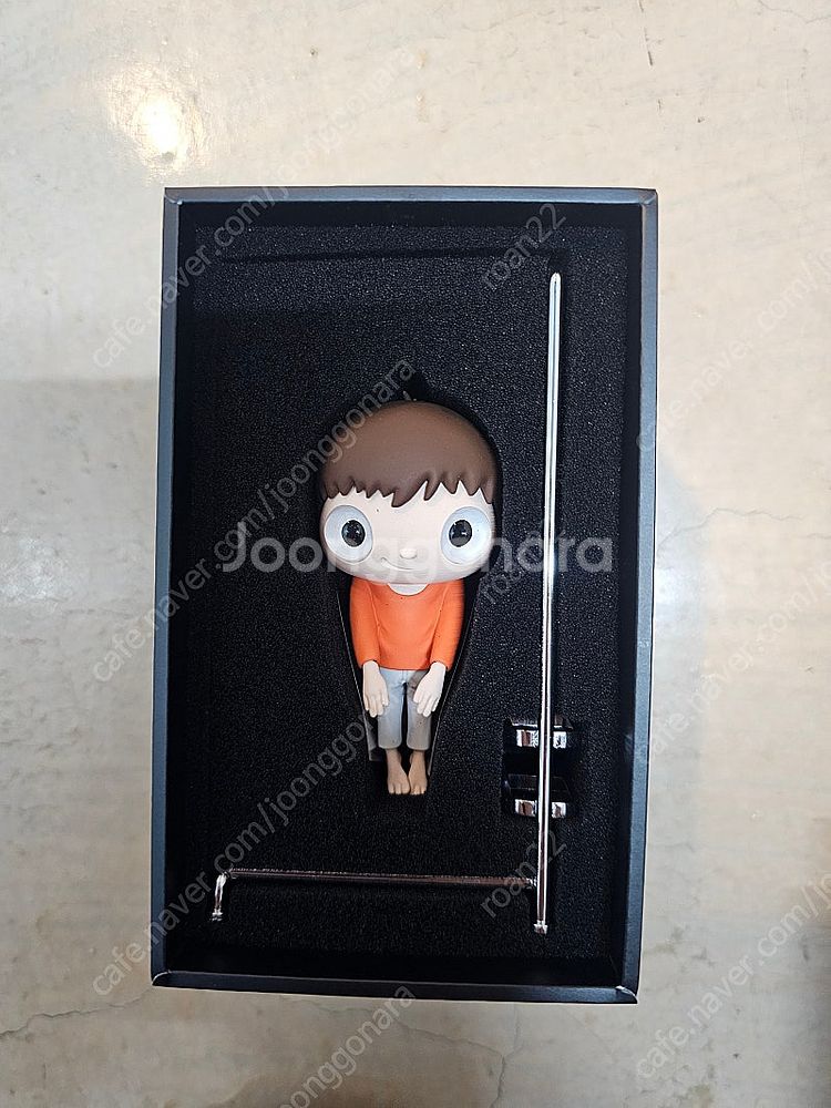 하비에르 카예하 Little Maurizio 아트 피규...--1