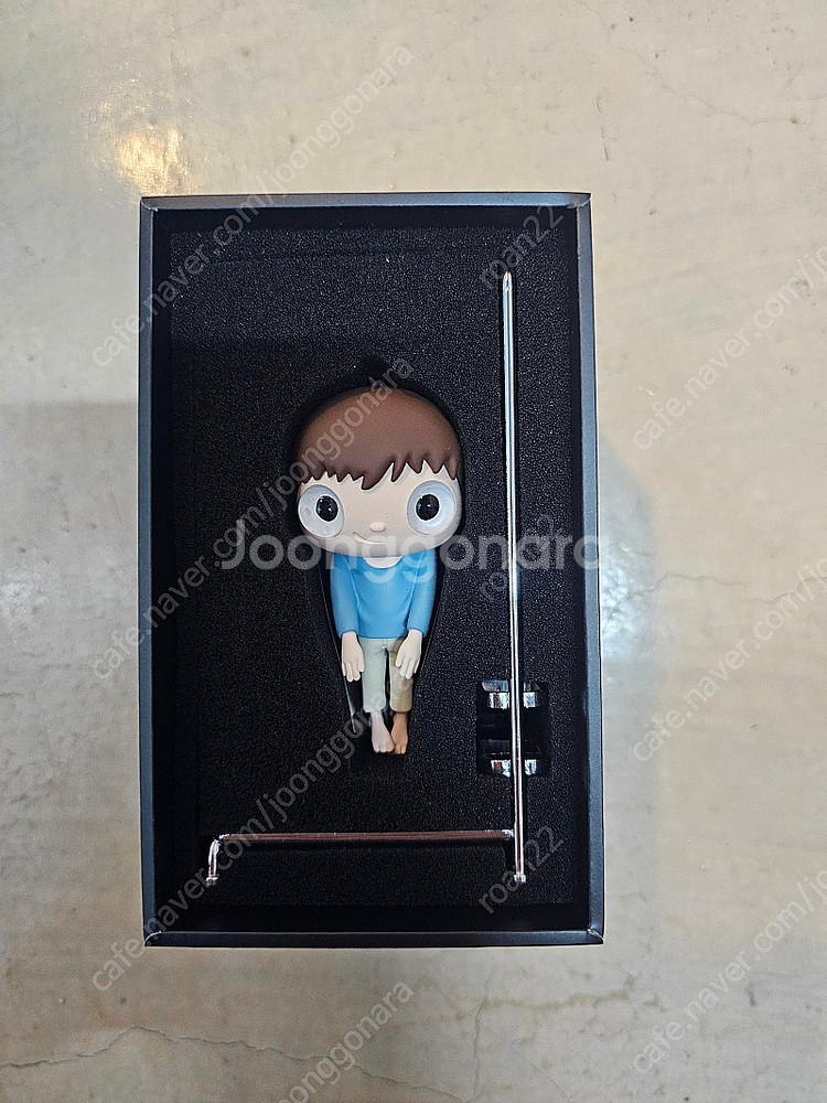 하비에르 카예하 Little Maurizio 아트 피규...--2