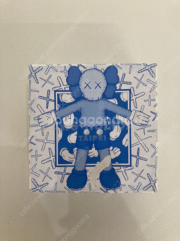 Kaws Holiday Taipei 한정판 접시 카우스--2