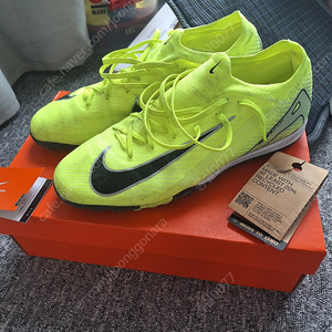 나이키 머큐리얼 베이퍼16 프로 TF 280사이즈 판매합니다.