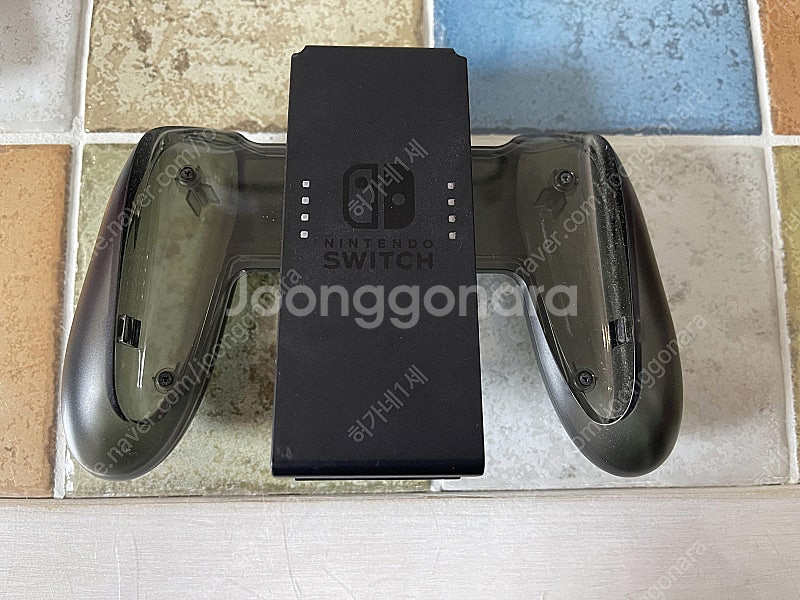 스위치 조이콘 충전 그립 닌텐도 정품 택포 15000원...--1