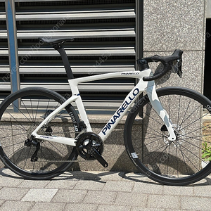 피나렐로 F5 105 Di2 로드 자전거