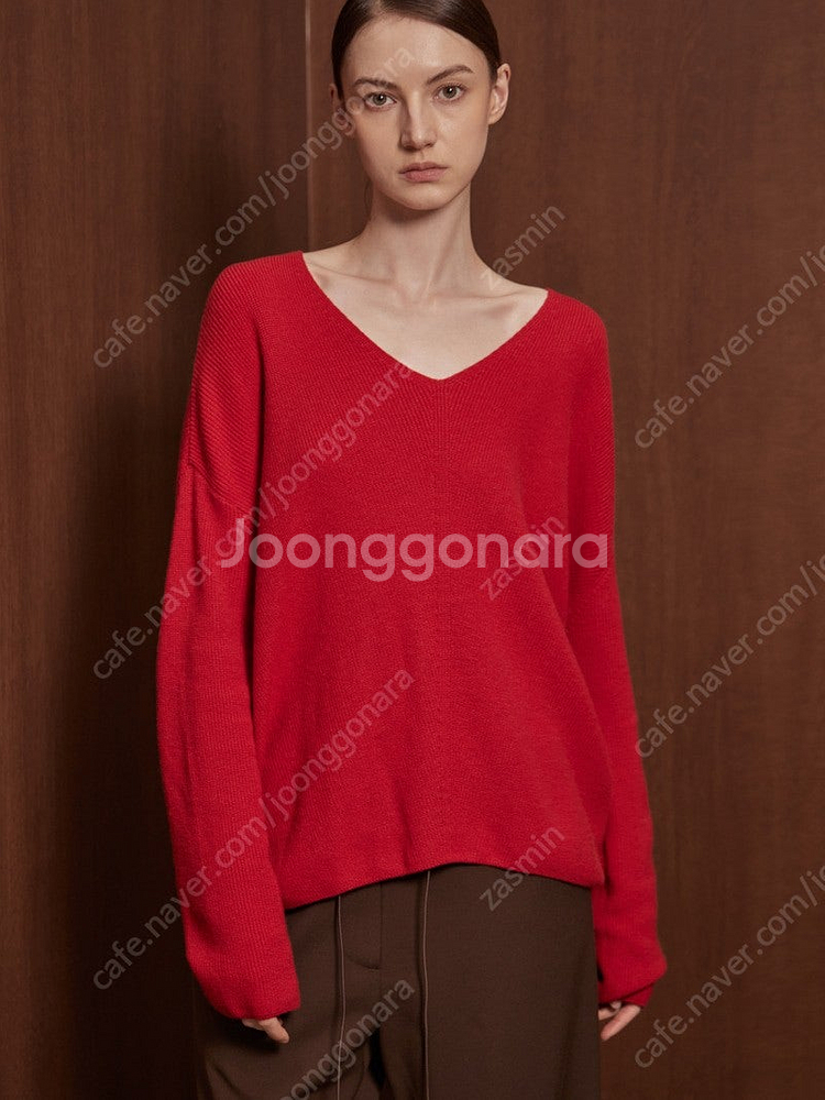 라온(뮤제라)데이 브이넥 니트 레드--1