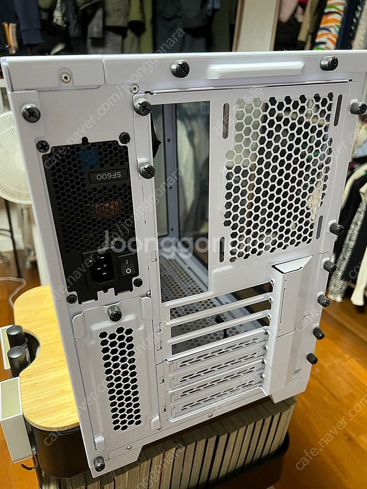 리안리 PC-O11D 미니 화이트 팝니다.--0
