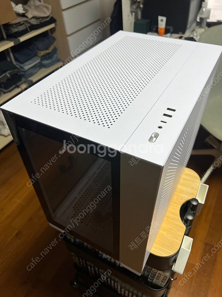 리안리 PC-O11D 미니 화이트 팝니다.--2