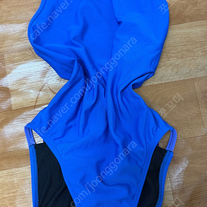 졸린 줄리안 클리어워터 28 + 베케이 수모