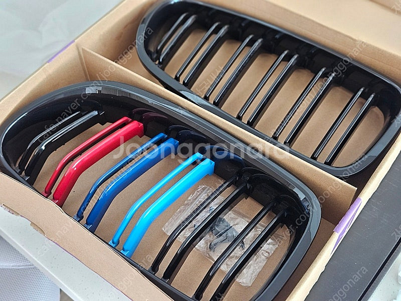 BMW f10 5시리즈 그릴 2개 판매합니다.--0