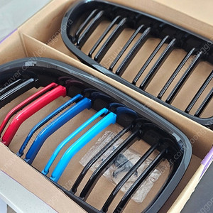 BMW f10 5시리즈 그릴 2개 판매합니다.