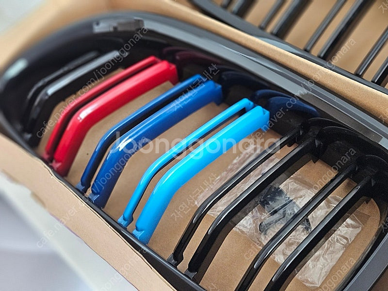 BMW f10 5시리즈 그릴 2개 판매합니다.--1