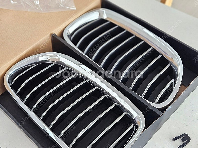 BMW f10 5시리즈 그릴 2개 판매합니다.--5