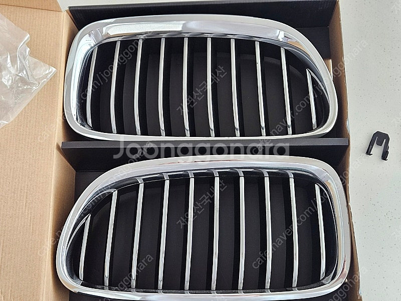 BMW f10 5시리즈 그릴 2개 판매합니다.--6
