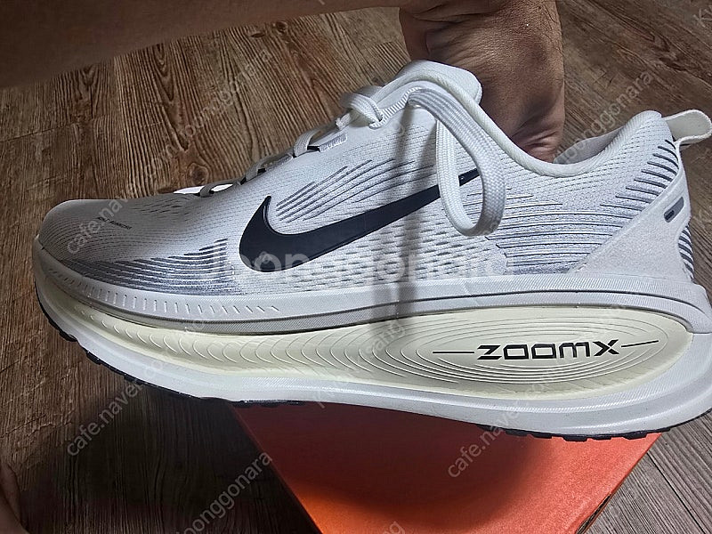 나이키 보메로18 러닝화 판매합니다.--4