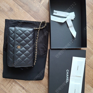 샤넬 클래식 woc 캐비어 블랙 금장 판매합니다.