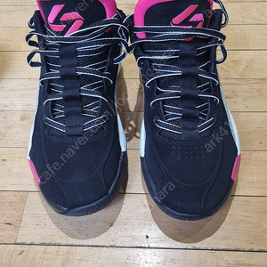 조던 루카77