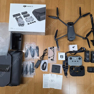 DJI 매빅3 플라이모어 콤보 팝니다.