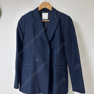 산드로 네이비 자켓 택포 100,000원