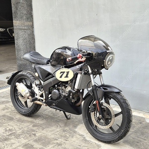 신형 cbr125 베이스 카페레이서 커스텀 판매합니다.