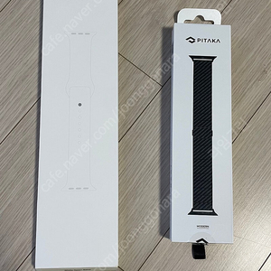 애플워치 밴드 화이트 & 피타카 카본 팜니다.