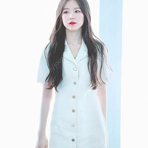 러브이즈트루 원피스 장원영 슈화 착용