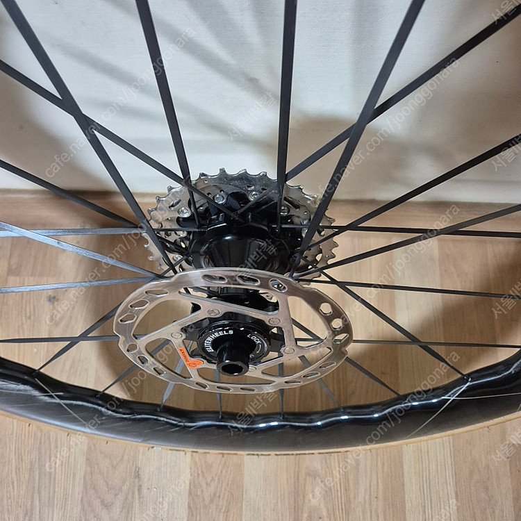 엘리트 드라이브 힐릭스 68D 카본휠셋, 골드데칼, 시마노 바디 판매--2