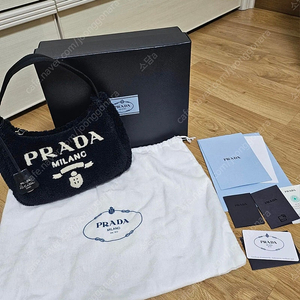 프라다 테리호보 블랙