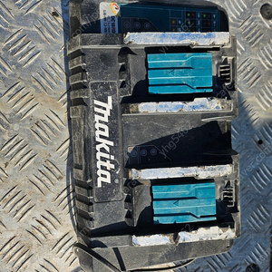 마끼다 듀얼충전기팝니다